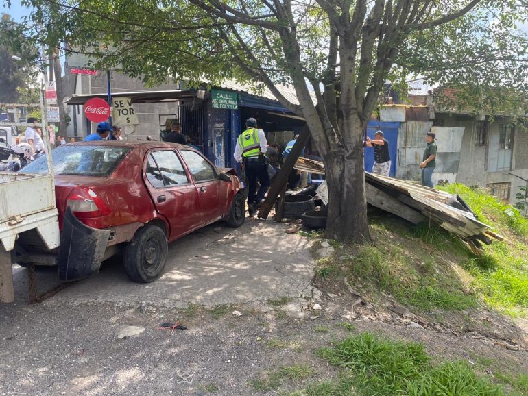 Auto Choca Contra Una Tienda En La Morelia Salamanca Hay 4 Heridos