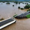 Colapsan puentes en La Huacana y Aguililla, evacuan en las Guacamayas en LC