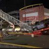 Camioneta choca contra puente peatonal en la avenida Camelinas de Morelia