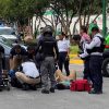 Choque entre moto y auto deja pareja herida en Morelia