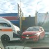 Combi y auto protagonizan choque en la avenida Morelos Norte de Morelia