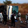 Una septuagenaria muerta y al menos 13 heridos deja choque volcadura de autobús