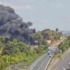 Bomberos controlan fuerte incendio a un costado de la autopista Siglo XXI